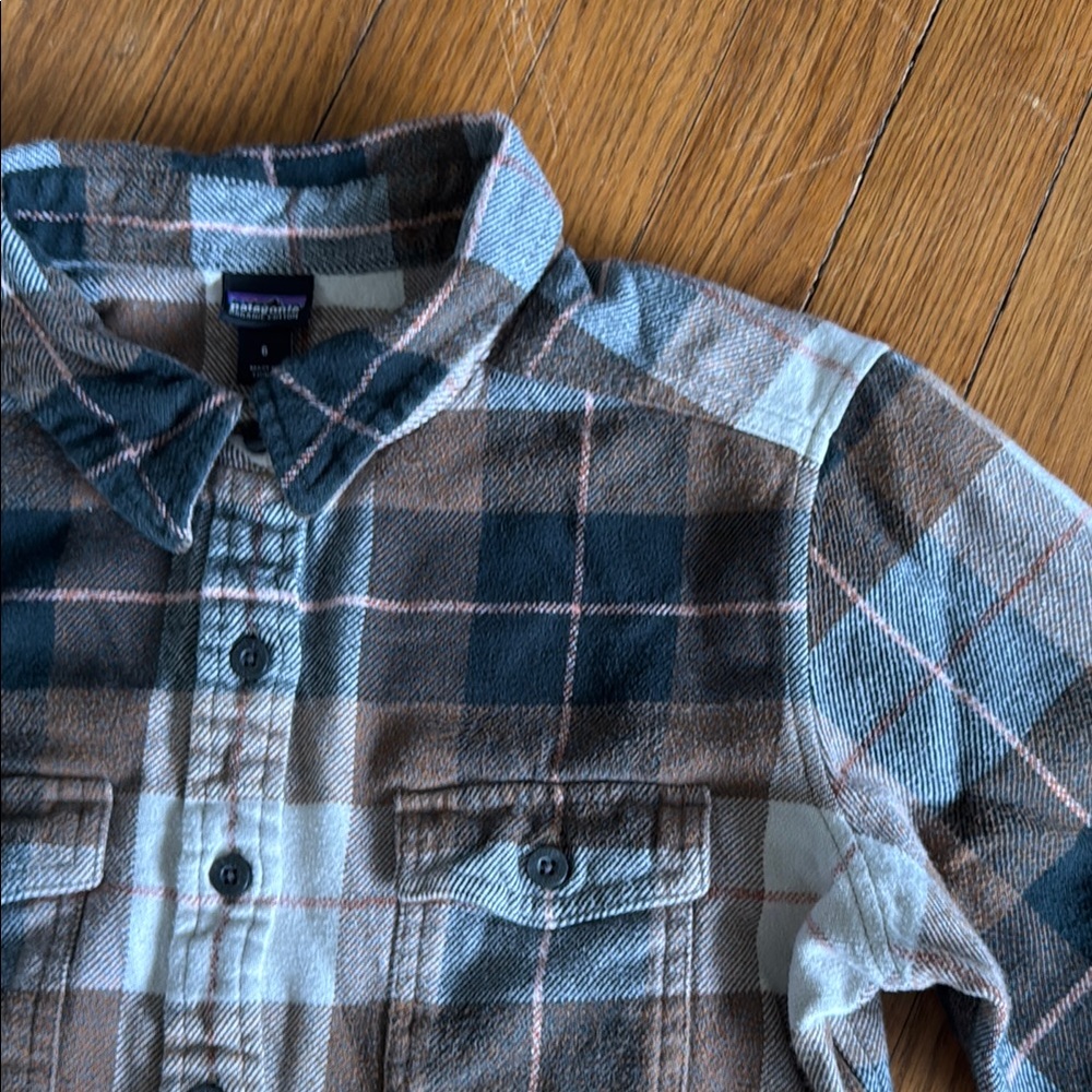 Patagonia plaid button up shirt